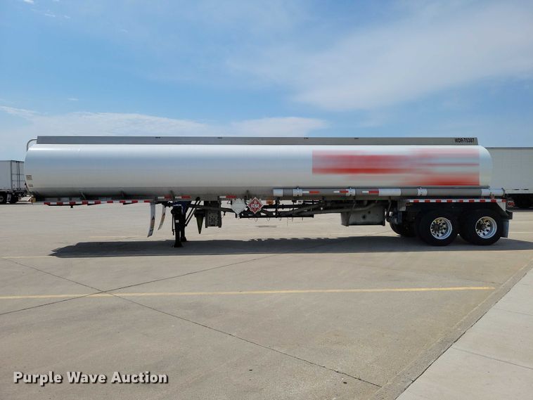 image for item EE1003 2005 Heil Fuel Tanker