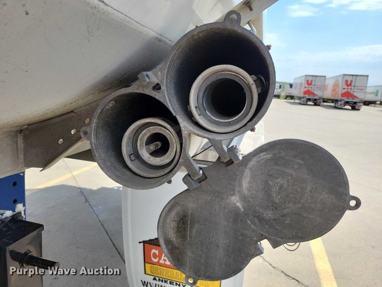 image for item EE1003 2005 Heil Fuel Tanker