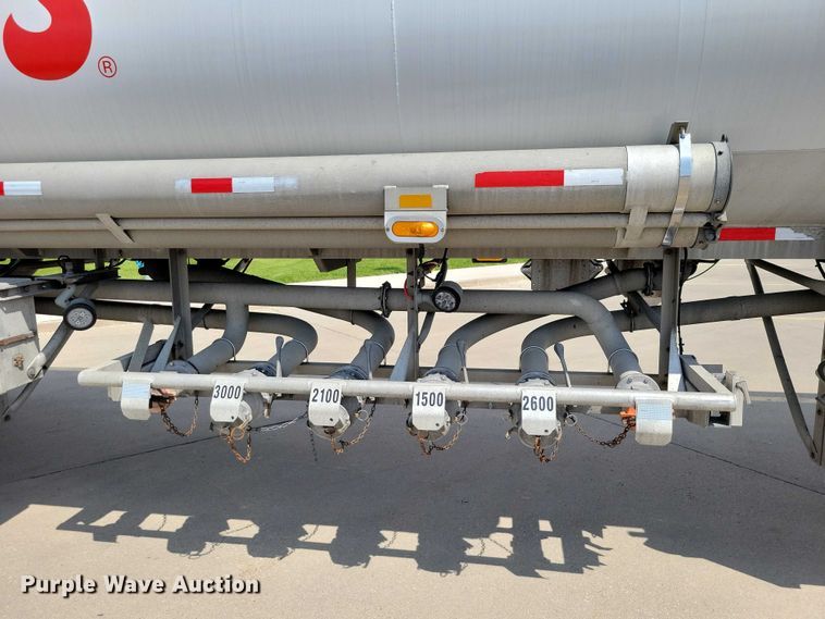 image for item EE1003 2005 Heil Fuel Tanker