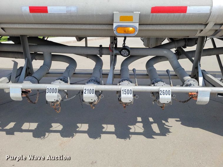 image for item EE1003 2005 Heil Fuel Tanker