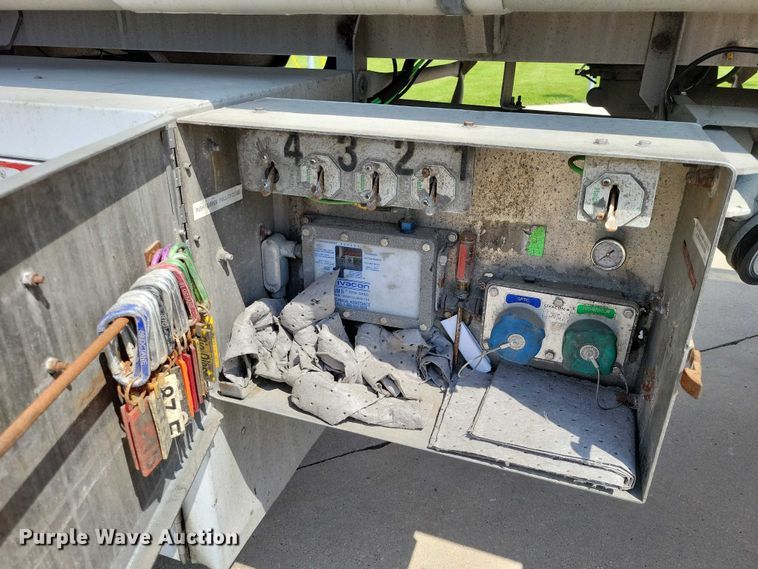image for item EE1003 2005 Heil Fuel Tanker
