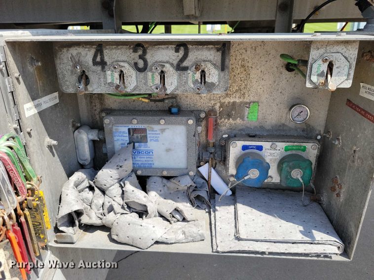 image for item EE1003 2005 Heil Fuel Tanker