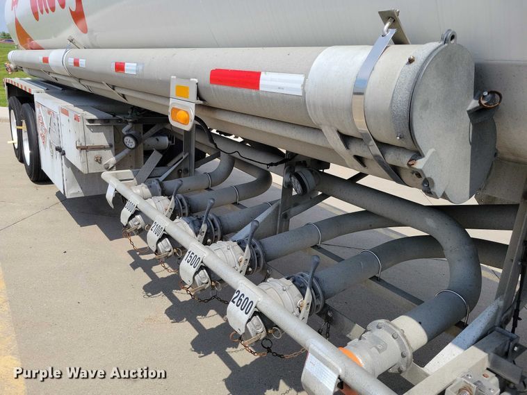 image for item EE1003 2005 Heil Fuel Tanker
