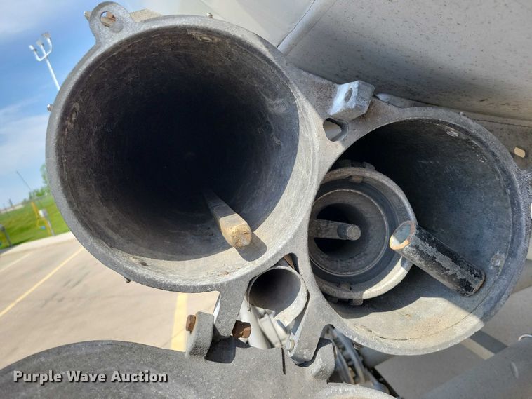image for item EE1003 2005 Heil Fuel Tanker