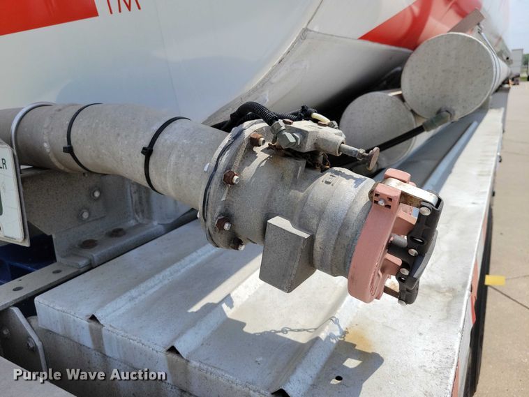 image for item EE1003 2005 Heil Fuel Tanker