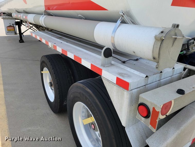 image for item EE1003 2005 Heil Fuel Tanker