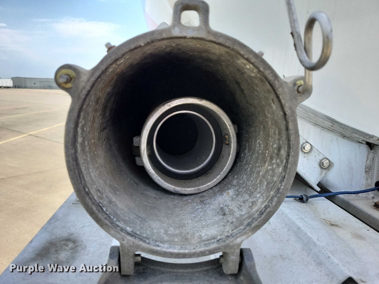 image for item EE1003 2005 Heil Fuel Tanker