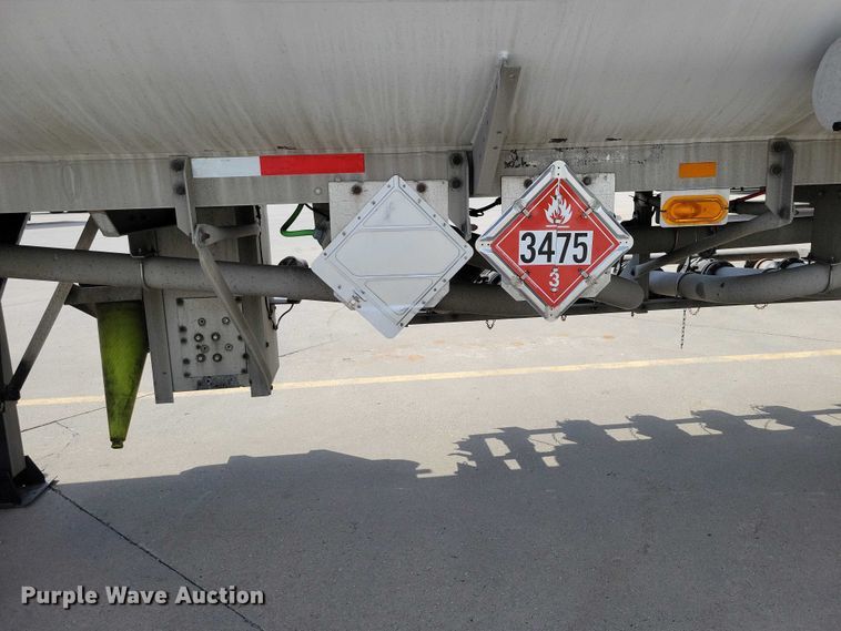 image for item EE1003 2005 Heil Fuel Tanker
