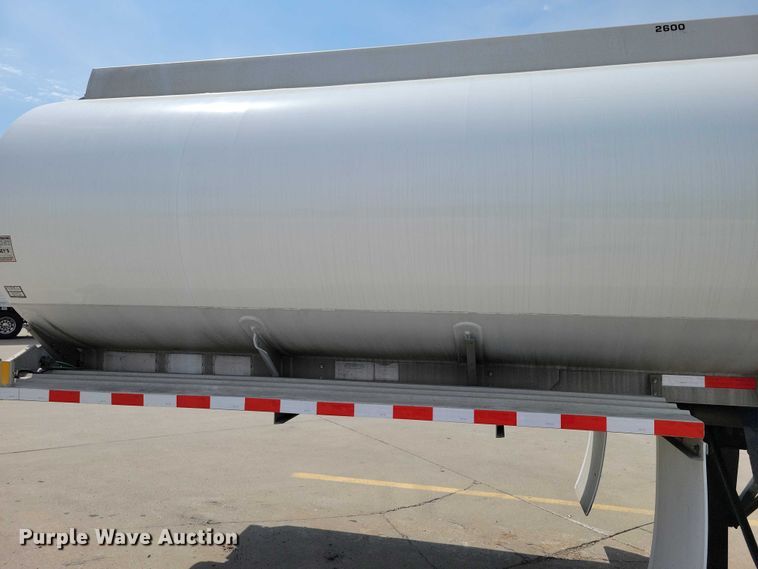 image for item EE1003 2005 Heil Fuel Tanker