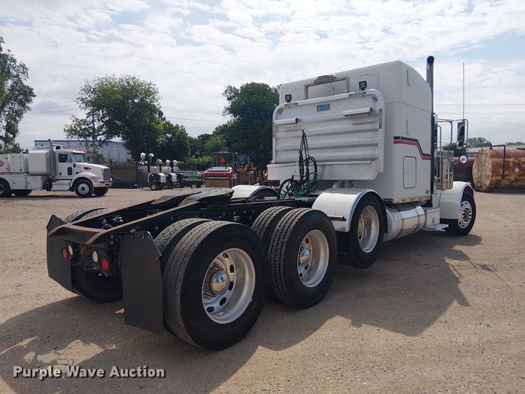 image for item EE1478 2006 Peterbilt 379 semi truck