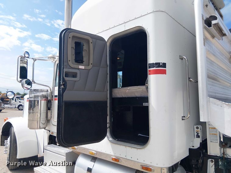 image for item EE1478 2006 Peterbilt 379 semi truck