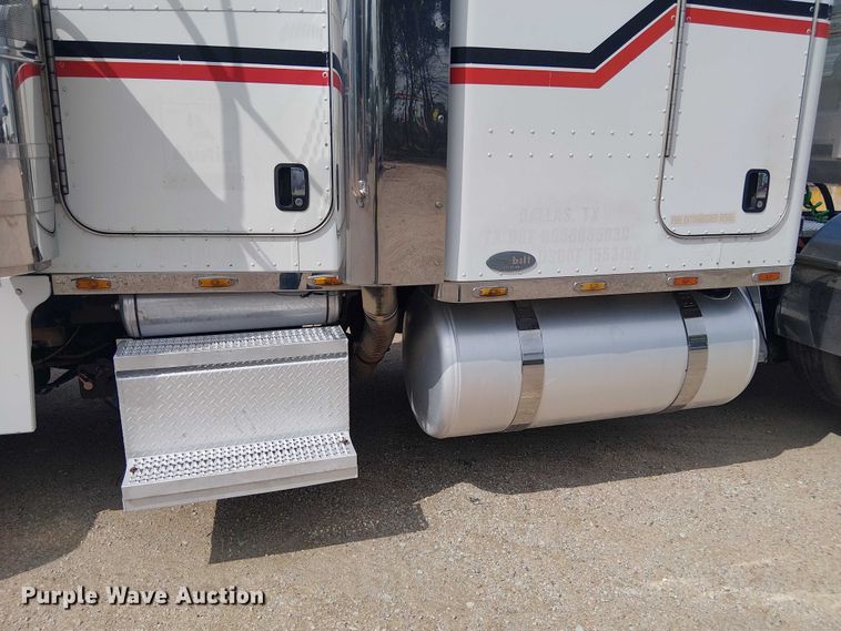image for item EE1478 2006 Peterbilt 379 semi truck