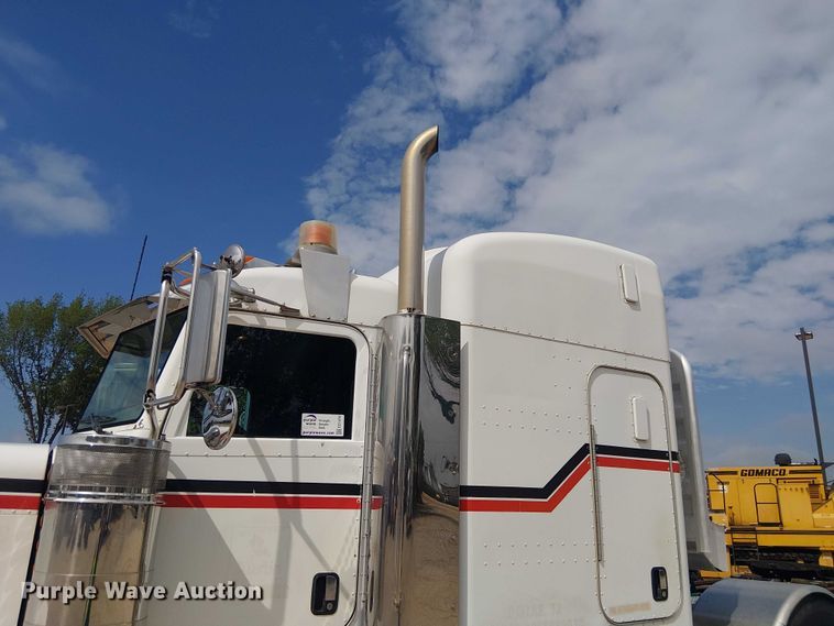 image for item EE1478 2006 Peterbilt 379 semi truck
