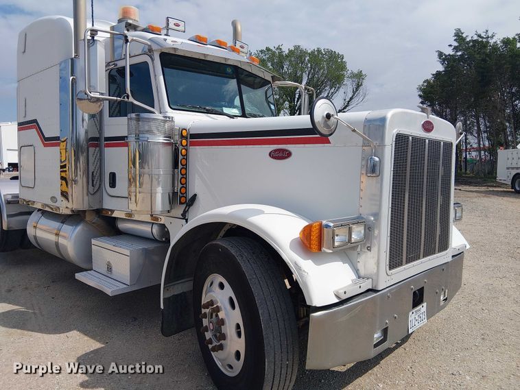 image for item EE1478 2006 Peterbilt 379 semi truck