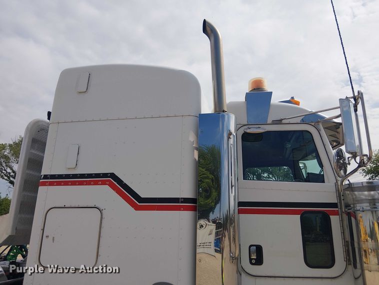 image for item EE1478 2006 Peterbilt 379 semi truck