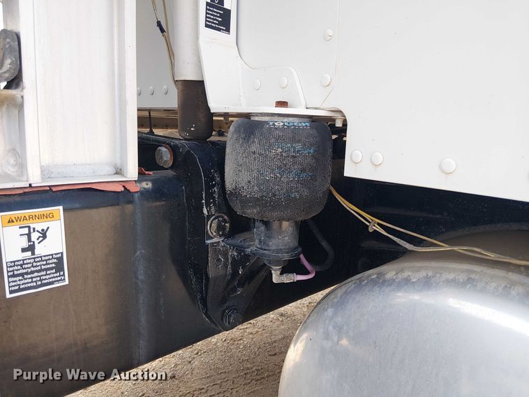 image for item EE1478 2006 Peterbilt 379 semi truck