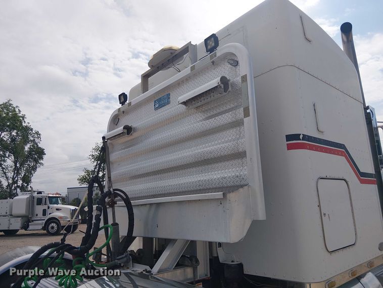 image for item EE1478 2006 Peterbilt 379 semi truck