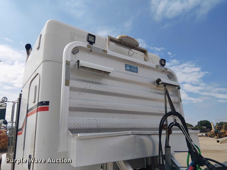 image for item EE1478 2006 Peterbilt 379 semi truck
