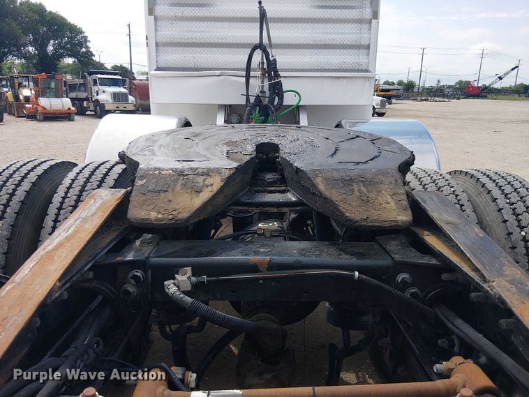 image for item EE1478 2006 Peterbilt 379 semi truck