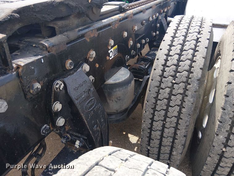 image for item EE1478 2006 Peterbilt 379 semi truck