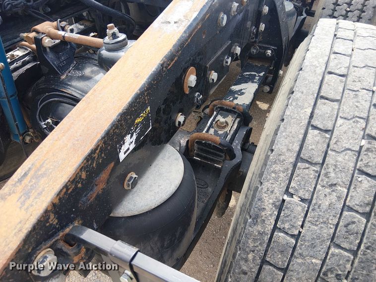 image for item EE1478 2006 Peterbilt 379 semi truck
