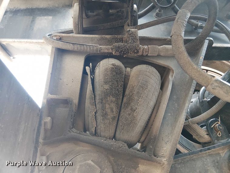 image for item EE1478 2006 Peterbilt 379 semi truck
