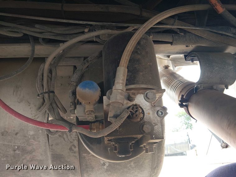 image for item EE1478 2006 Peterbilt 379 semi truck