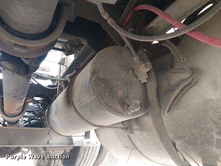 image for item EE1478 2006 Peterbilt 379 semi truck