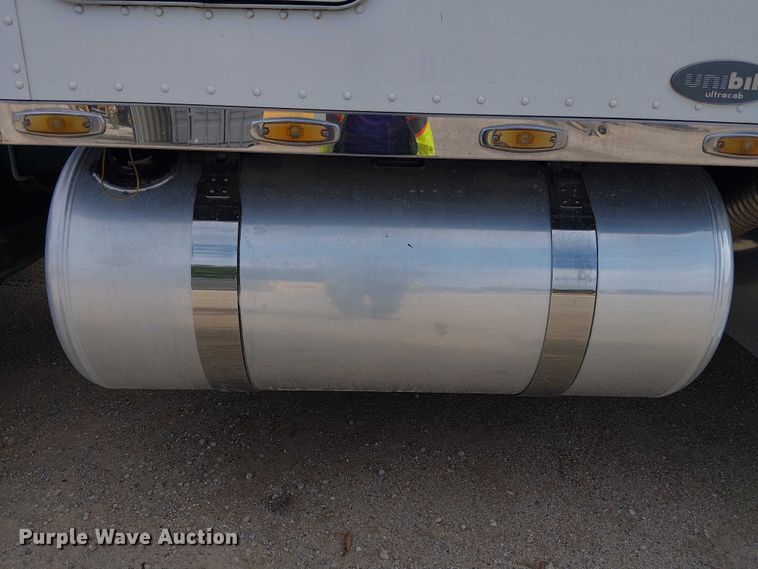 image for item EE1478 2006 Peterbilt 379 semi truck