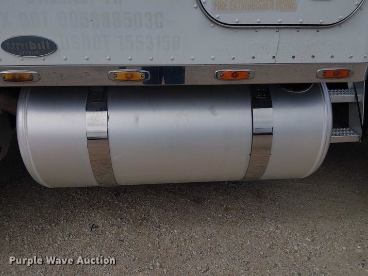 image for item EE1478 2006 Peterbilt 379 semi truck