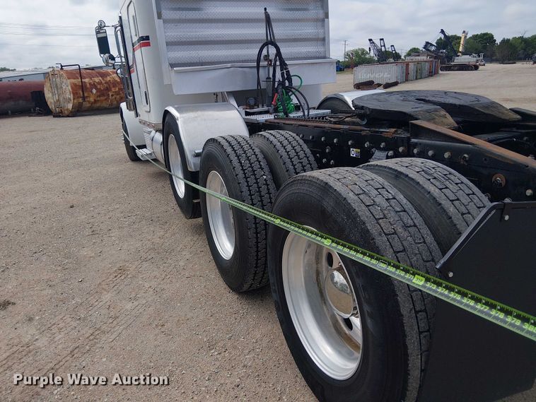 image for item EE1478 2006 Peterbilt 379 semi truck