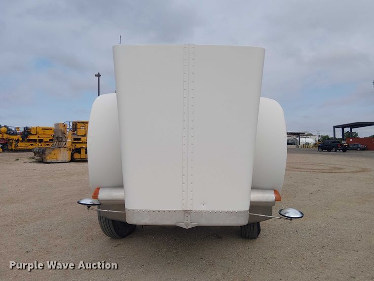 image for item EE1478 2006 Peterbilt 379 semi truck
