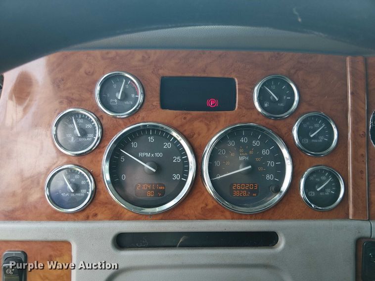 image for item EE1478 2006 Peterbilt 379 semi truck