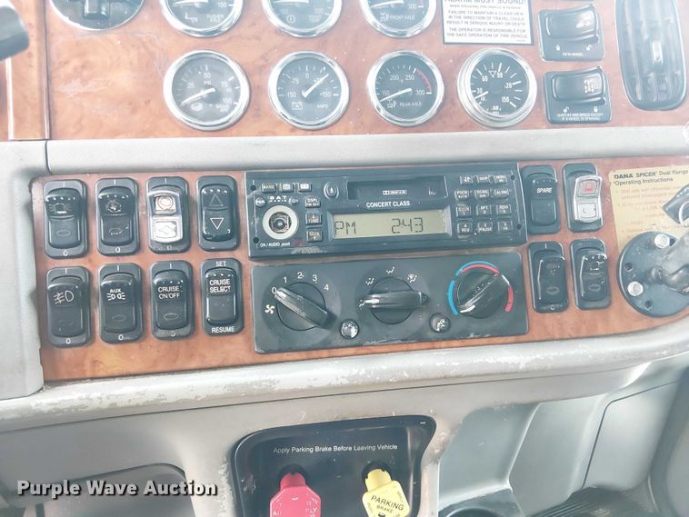 image for item EE1478 2006 Peterbilt 379 semi truck