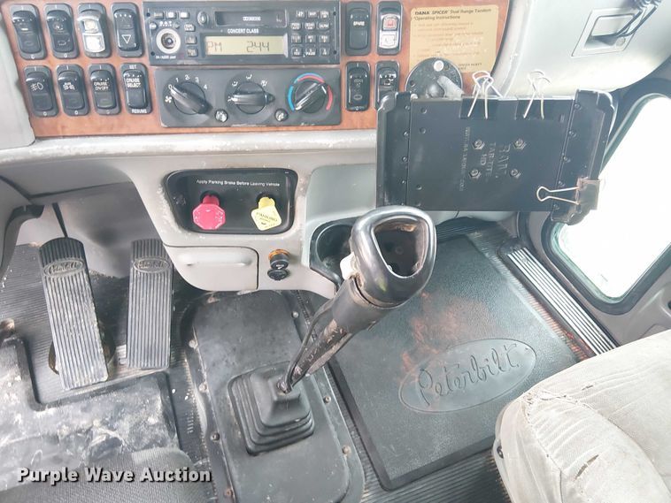 image for item EE1478 2006 Peterbilt 379 semi truck