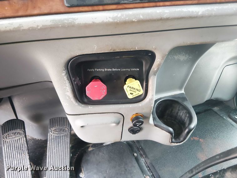 image for item EE1478 2006 Peterbilt 379 semi truck