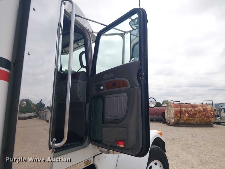 image for item EE1478 2006 Peterbilt 379 semi truck