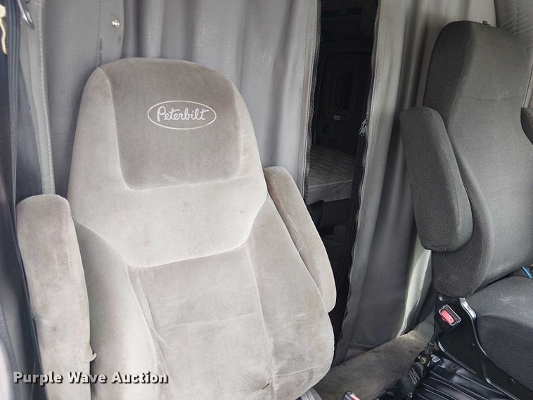image for item EE1478 2006 Peterbilt 379 semi truck