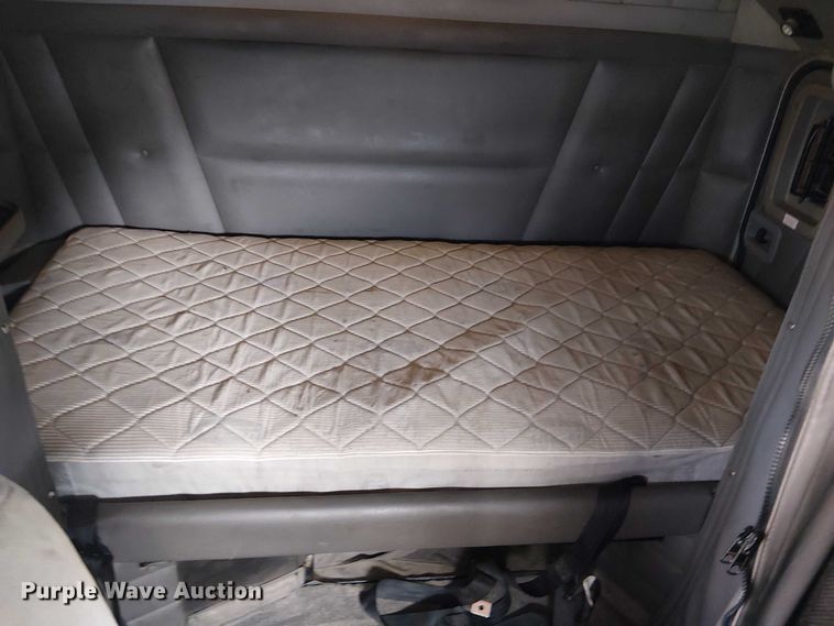 image for item EE1478 2006 Peterbilt 379 semi truck