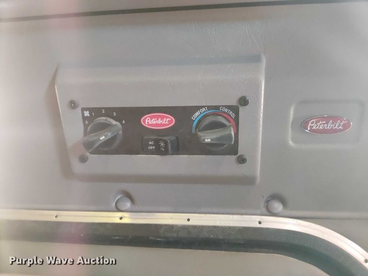 image for item EE1478 2006 Peterbilt 379 semi truck