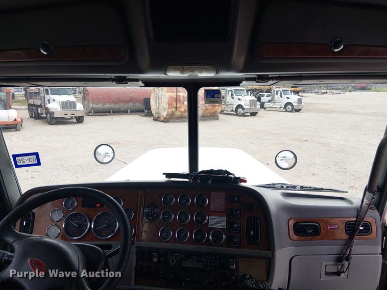 image for item EE1478 2006 Peterbilt 379 semi truck