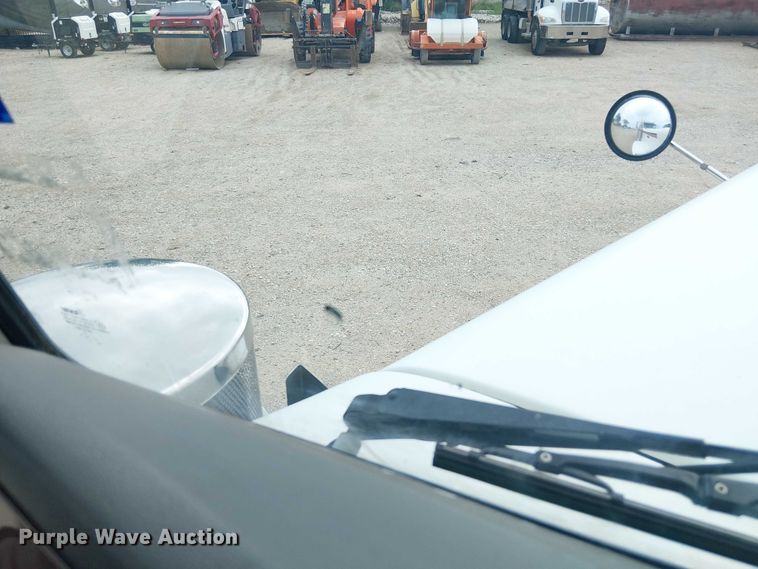 image for item EE1478 2006 Peterbilt 379 semi truck