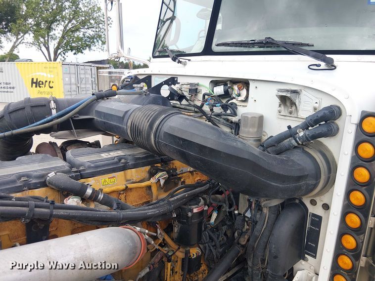 image for item EE1478 2006 Peterbilt 379 semi truck