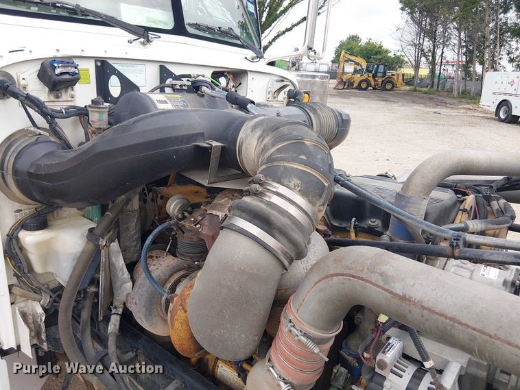 image for item EE1478 2006 Peterbilt 379 semi truck