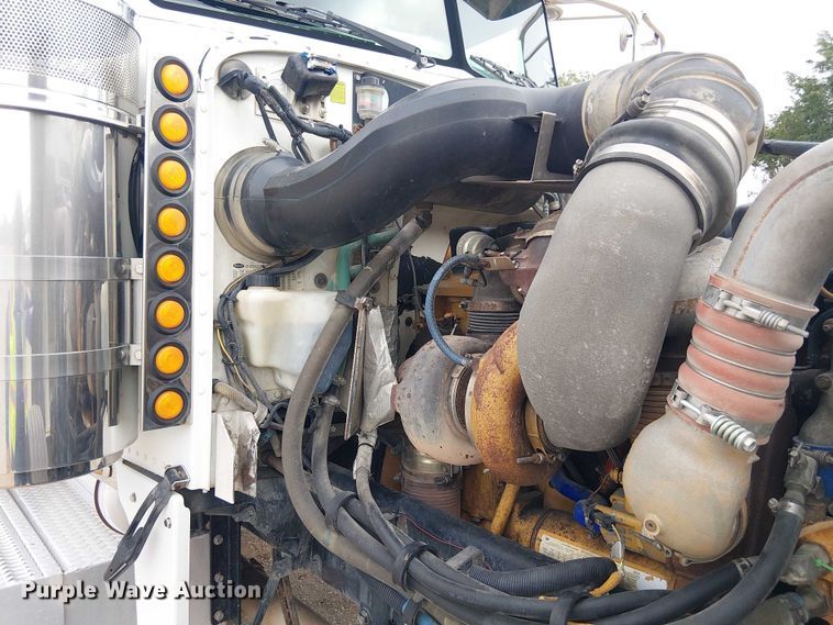 image for item EE1478 2006 Peterbilt 379 semi truck