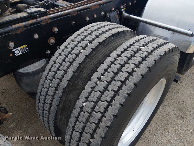image for item EE1478 2006 Peterbilt 379 semi truck
