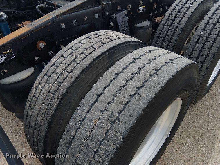 image for item EE1478 2006 Peterbilt 379 semi truck