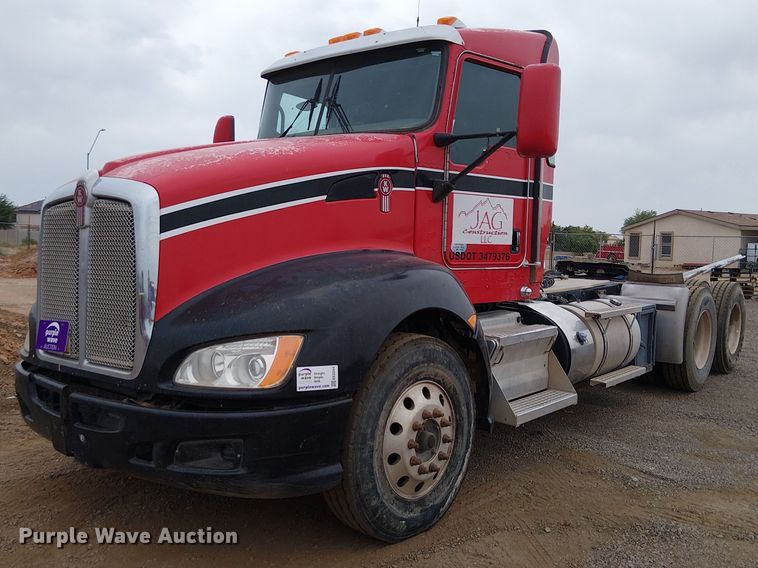 image for item EE5244 2013 Kenworth T660 semi truck