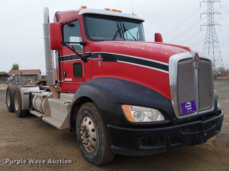 image for item EE5244 2013 Kenworth T660 semi truck