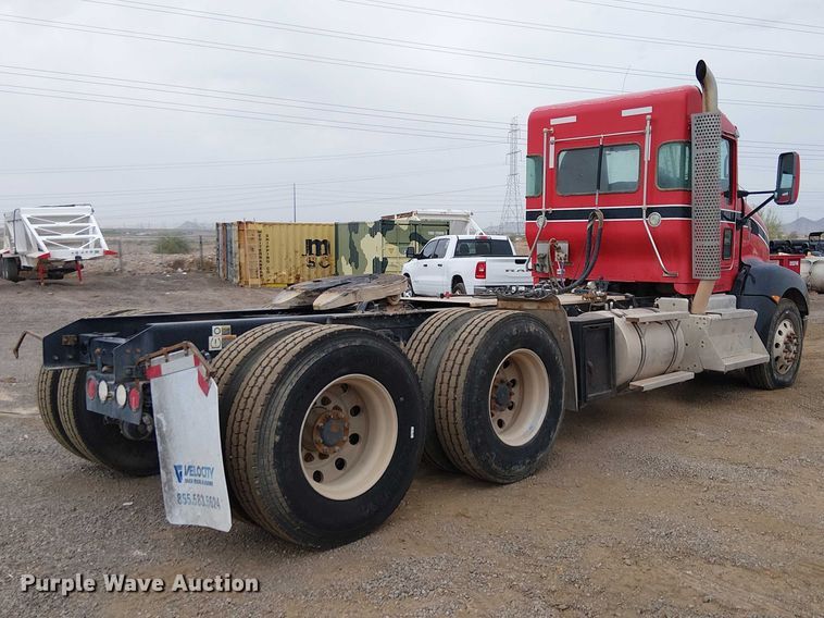 image for item EE5244 2013 Kenworth T660 semi truck